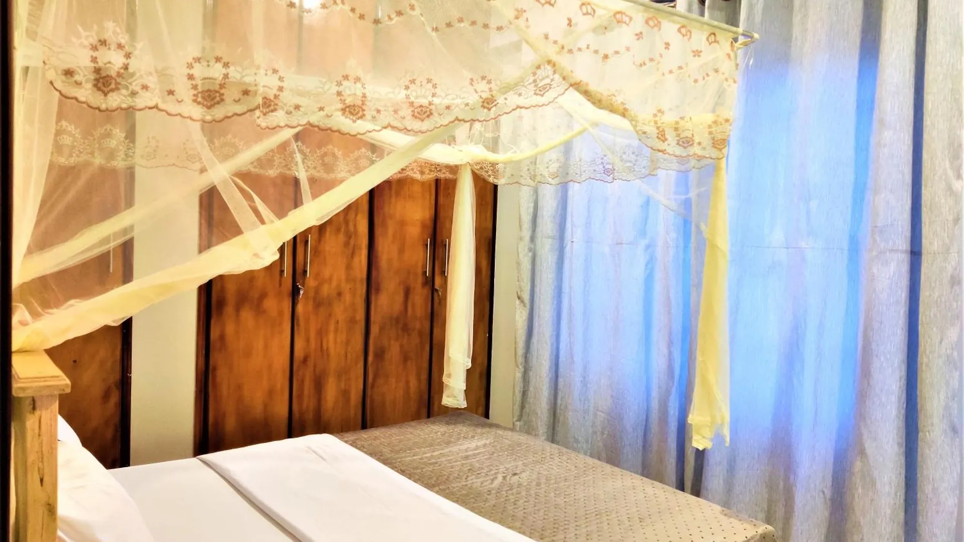 One-Bedroom Near Acacia Kampala 0*,