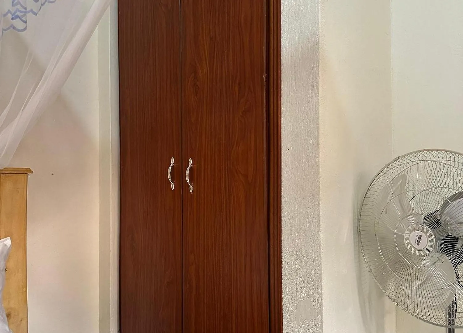 One-Bedroom Near Acacia Kampala Apartment