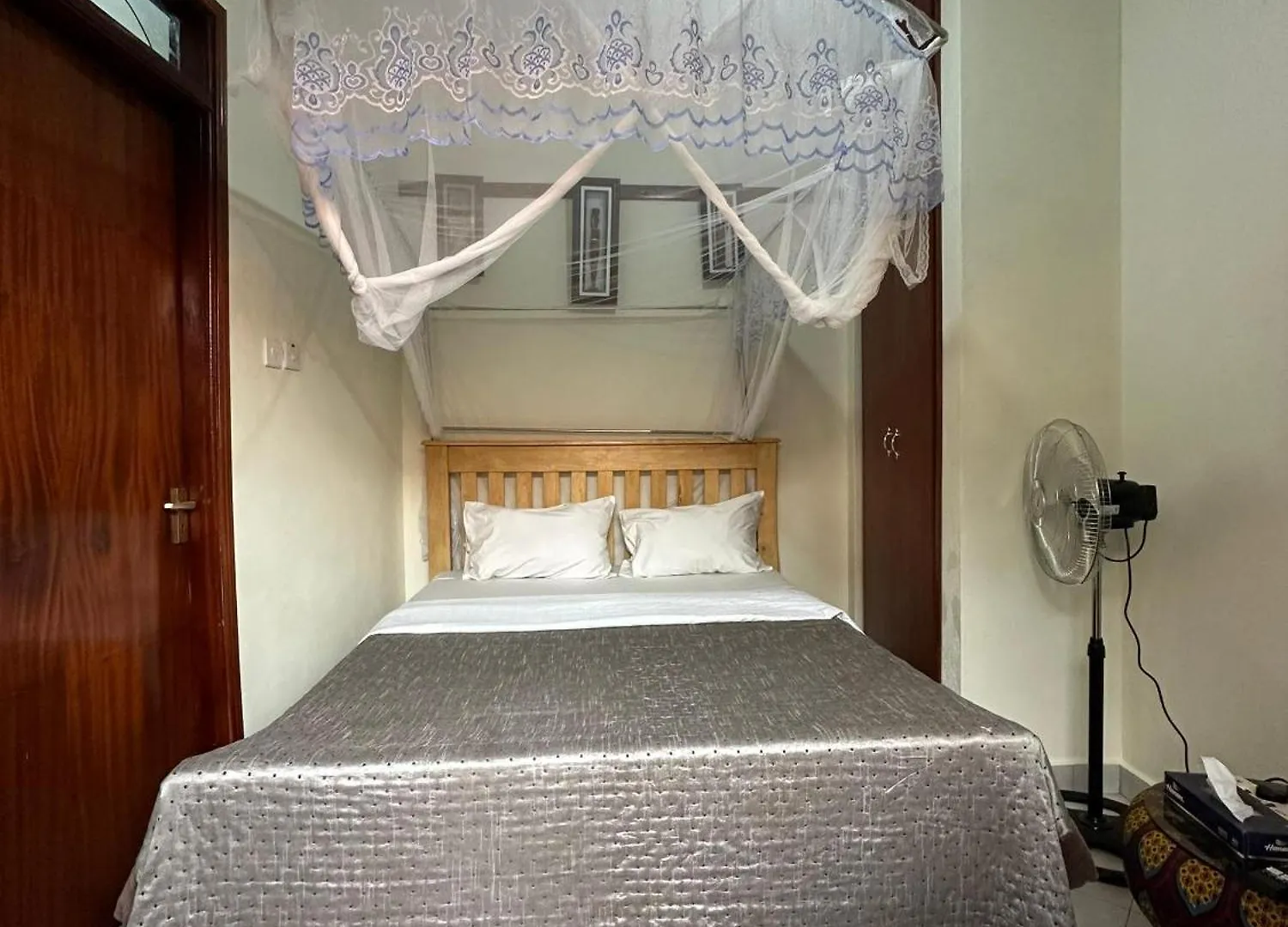Apartment One-Bedroom Near Acacia Kampala